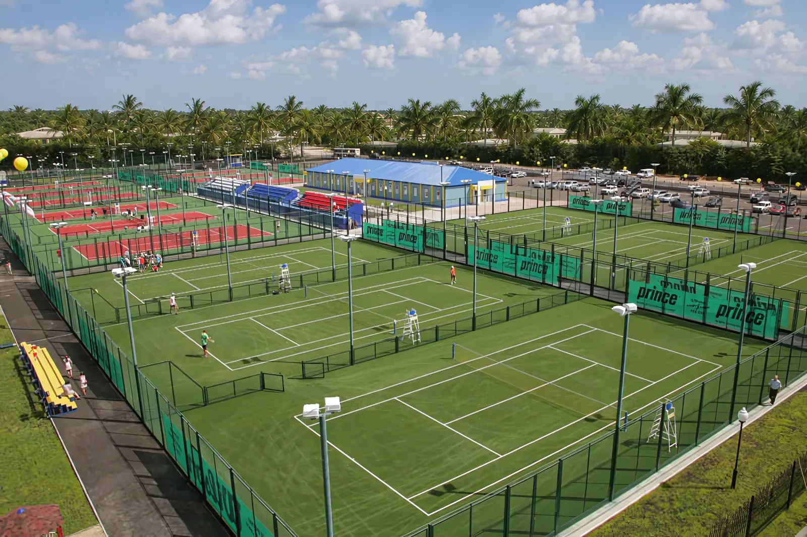 Un complejo terminado de varias canchas