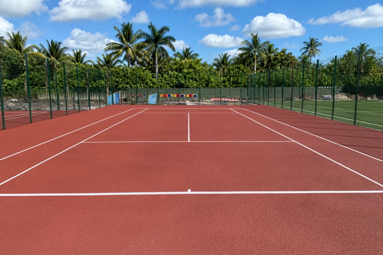 Una superficie de tenis hecha con el mismo sistema